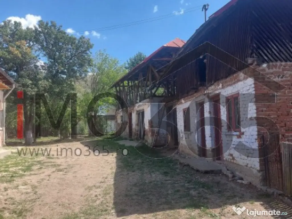 Casa veche si teren Izvorani - toate utilitatile 