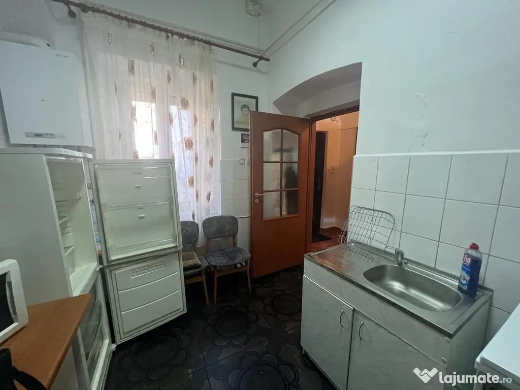 Inchiriez apartament 3 camere zona Boul Rosu - ID : RH-41310-property