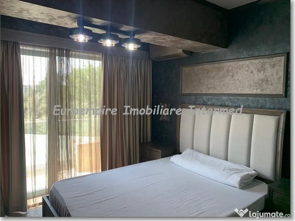 Apartament de vanzare cu 3 camere decomandat zona Mamaia