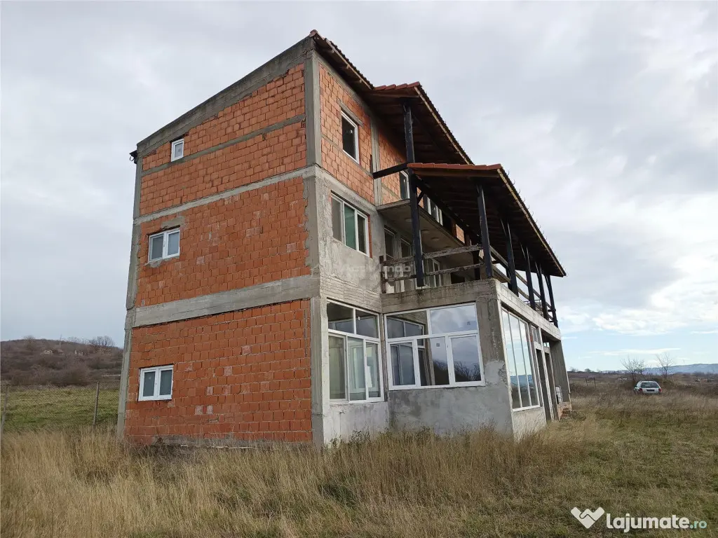 DUPLEX P 1 M CU TERASE | TEREN TOTAL 2.306 MP in MOLDOVA NOU
