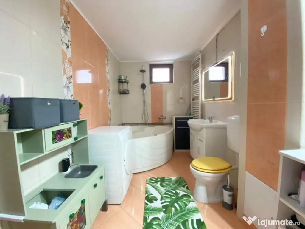 Apartament 3 camere, Gheorghe Doja, Oradea,70 mp. 125 000... 