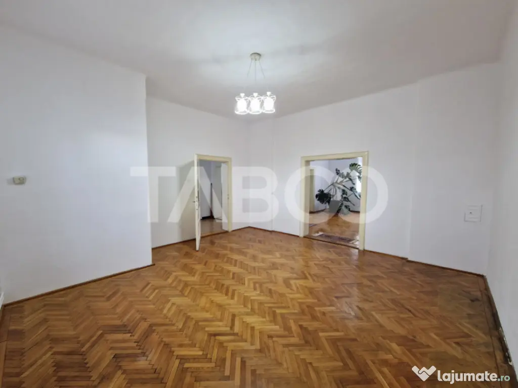 Apartament central 4 camere spatiu comercial garaj si pivnit 