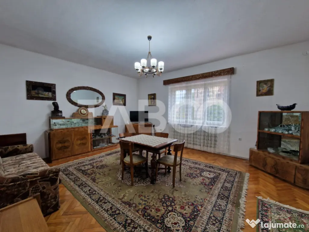 Apartament central 4 camere spatiu comercial garaj si pivnit 