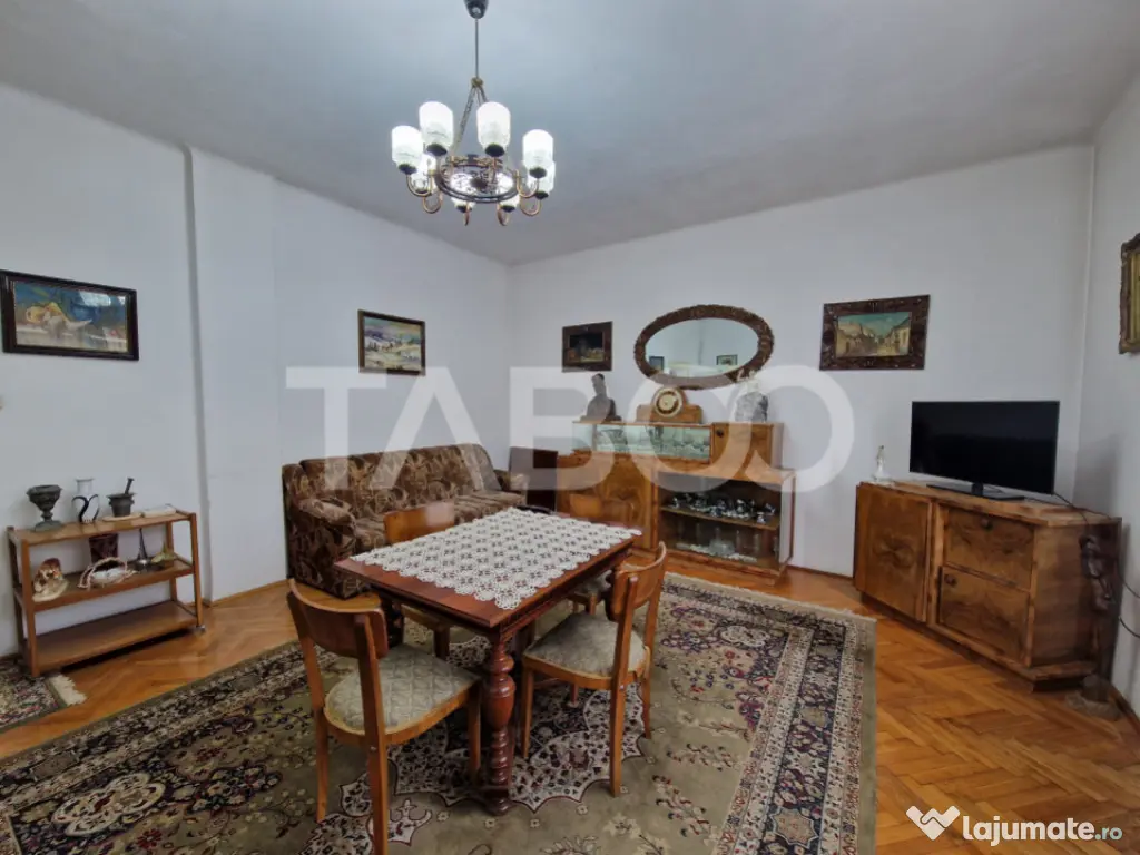 Apartament central 4 camere spatiu comercial garaj si pivnit 