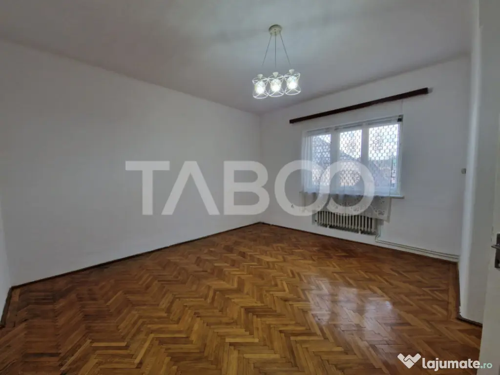 Apartament central 4 camere spatiu comercial garaj si pivnit 