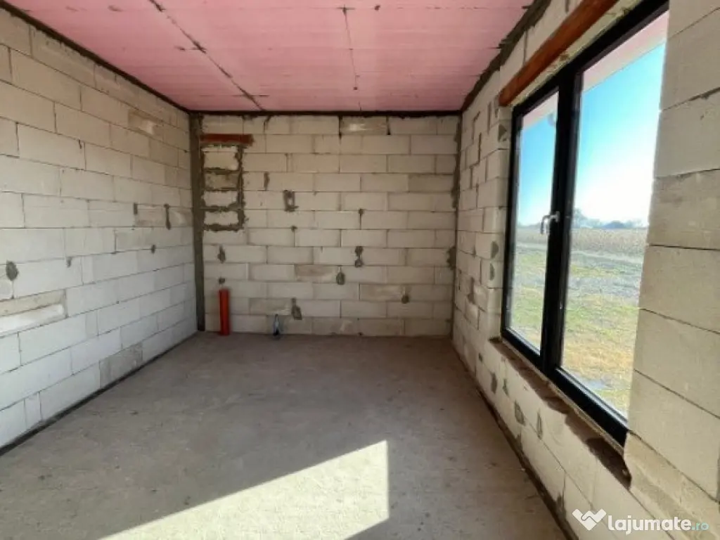 Casa individuala, la rosu, 161 mp, Fratautii Vechi