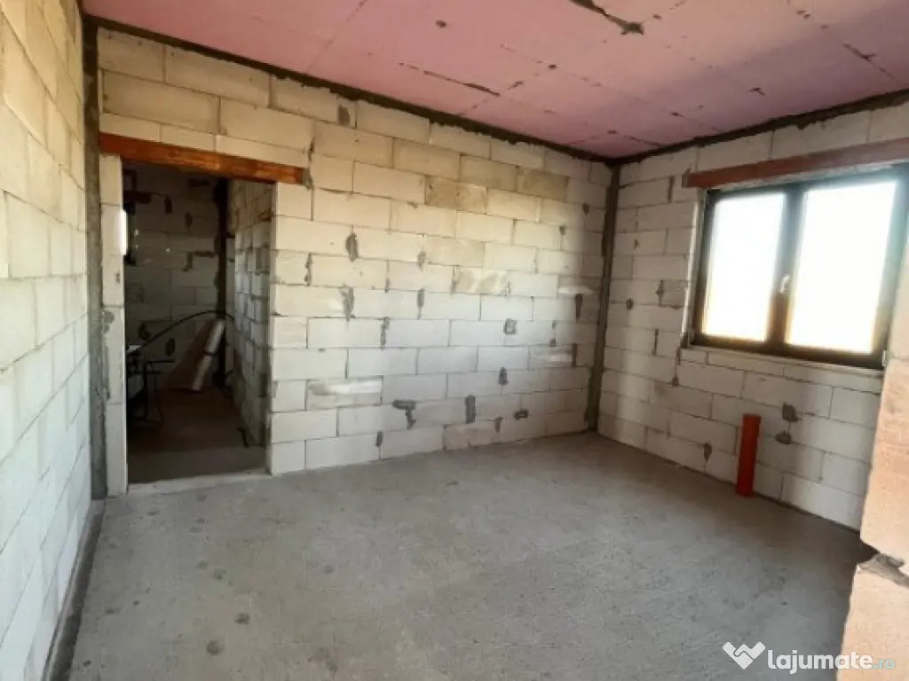 Casa individuala, la rosu, 161 mp, Fratautii Vechi