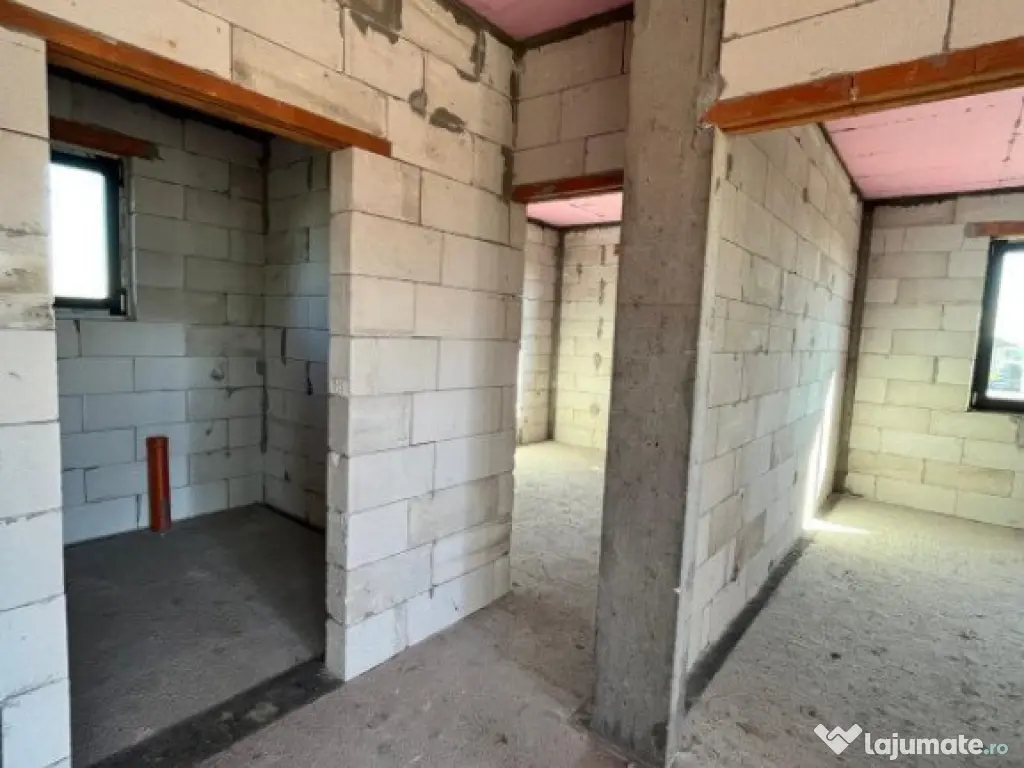 Casa individuala, la rosu, 161 mp, Fratautii Vechi