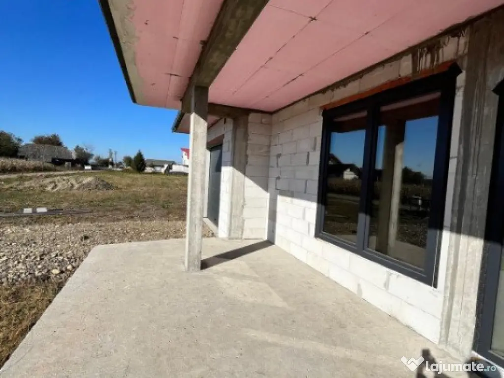 Casa individuala, la rosu, 161 mp, Fratautii Vechi