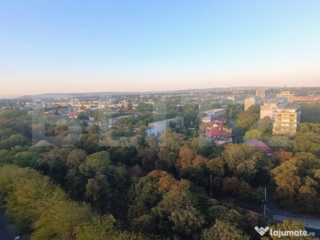 Apartament 4 camere, 3 balcoane inchise, zona Gara de Sud