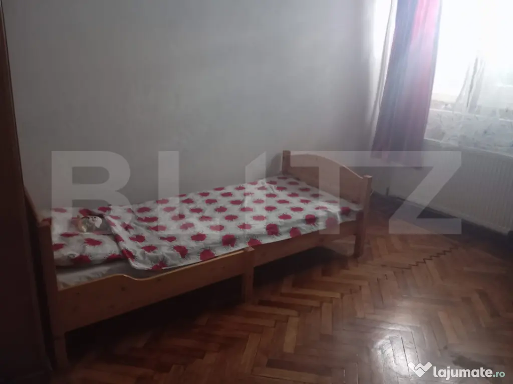 Apartament 4 camere, 3 balcoane inchise, zona Gara de Sud