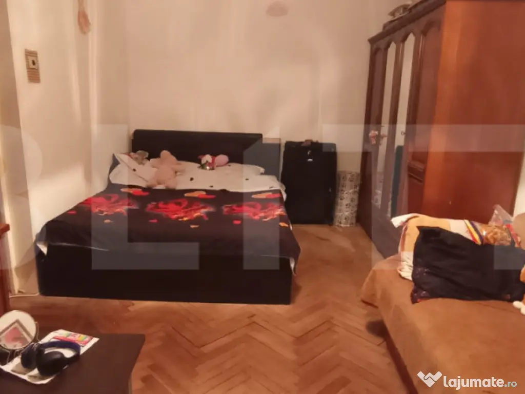 Apartament 4 camere, 3 balcoane inchise, zona Gara de Sud