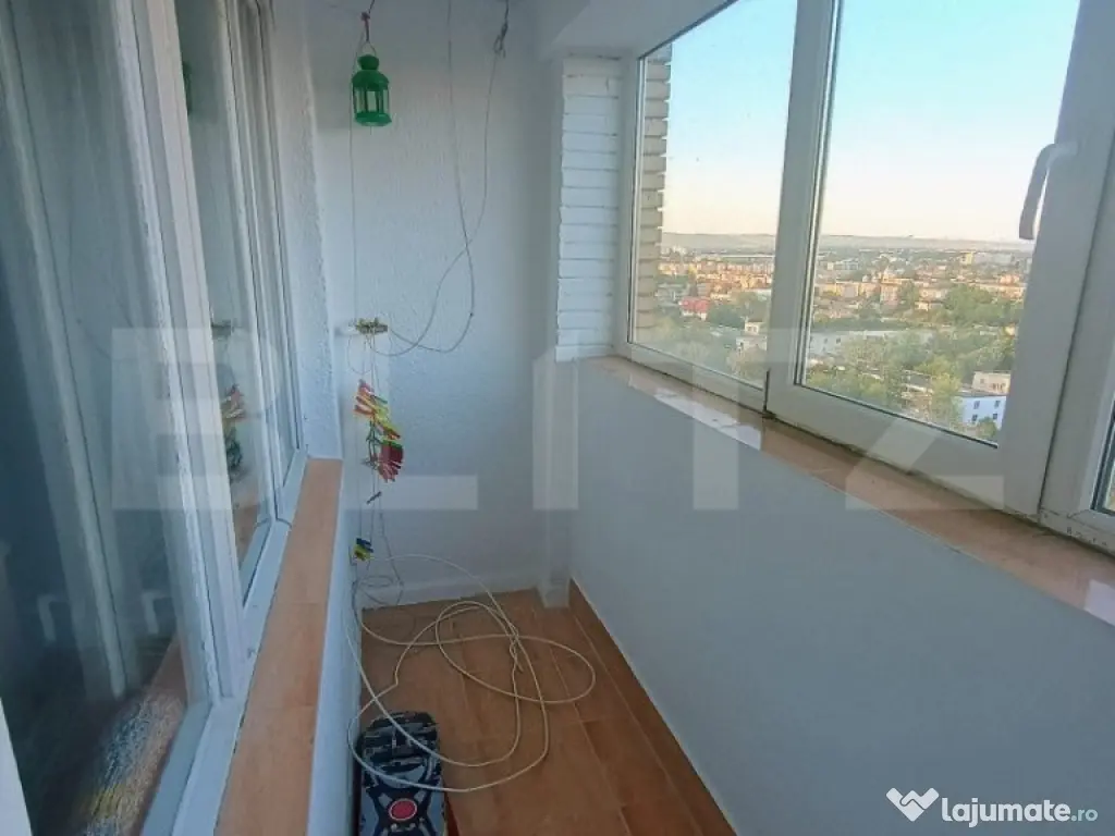 Apartament 4 camere, 3 balcoane inchise, zona Gara de Sud