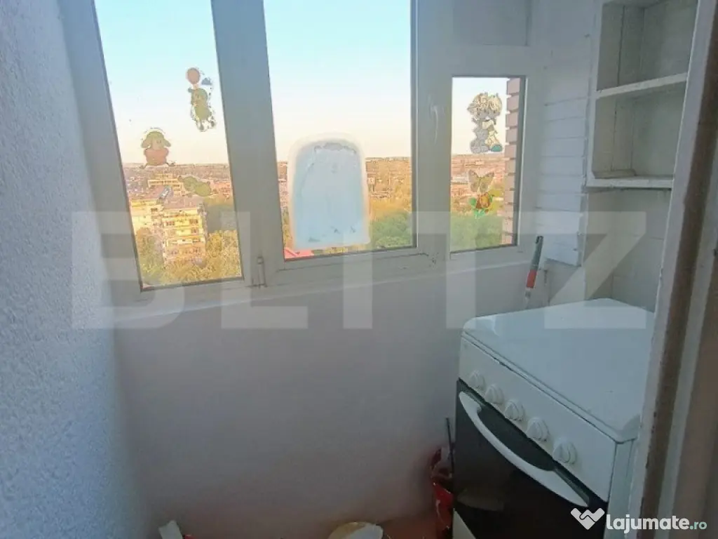 Apartament 4 camere, 3 balcoane inchise, zona Gara de Sud