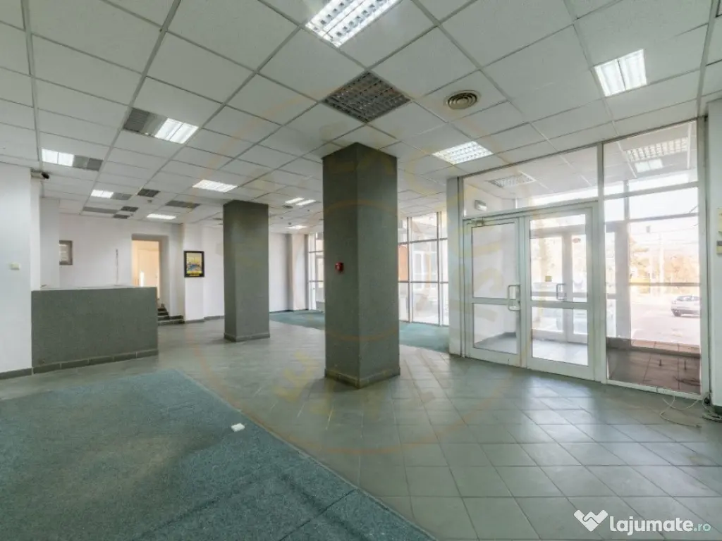 Spațiu situat pe cea mai circulată stradă din oraș - Bd. 