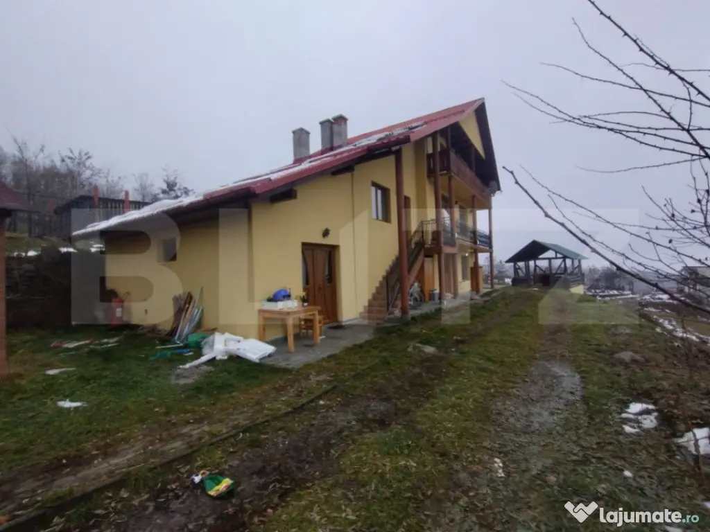 Villa, 500 mp, 7 camere, 3500 mp teren, zona Stramba