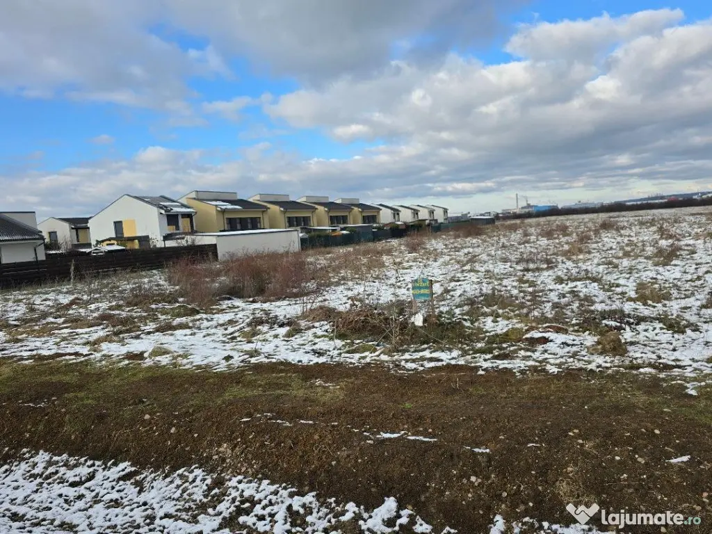 Teren intrav, langa Cart RIVIERA , 1 HA , utilitati , sosea