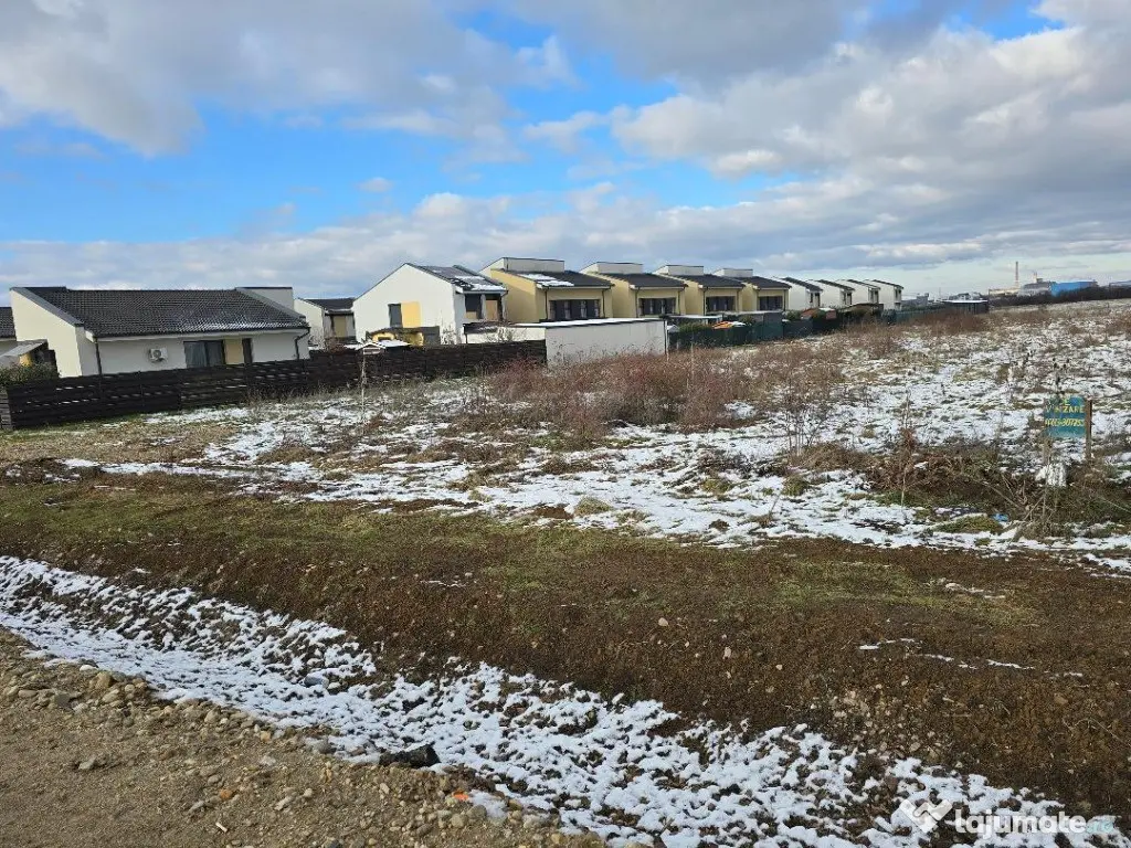 Teren intrav, langa Cart RIVIERA , 1 HA , utilitati , sosea