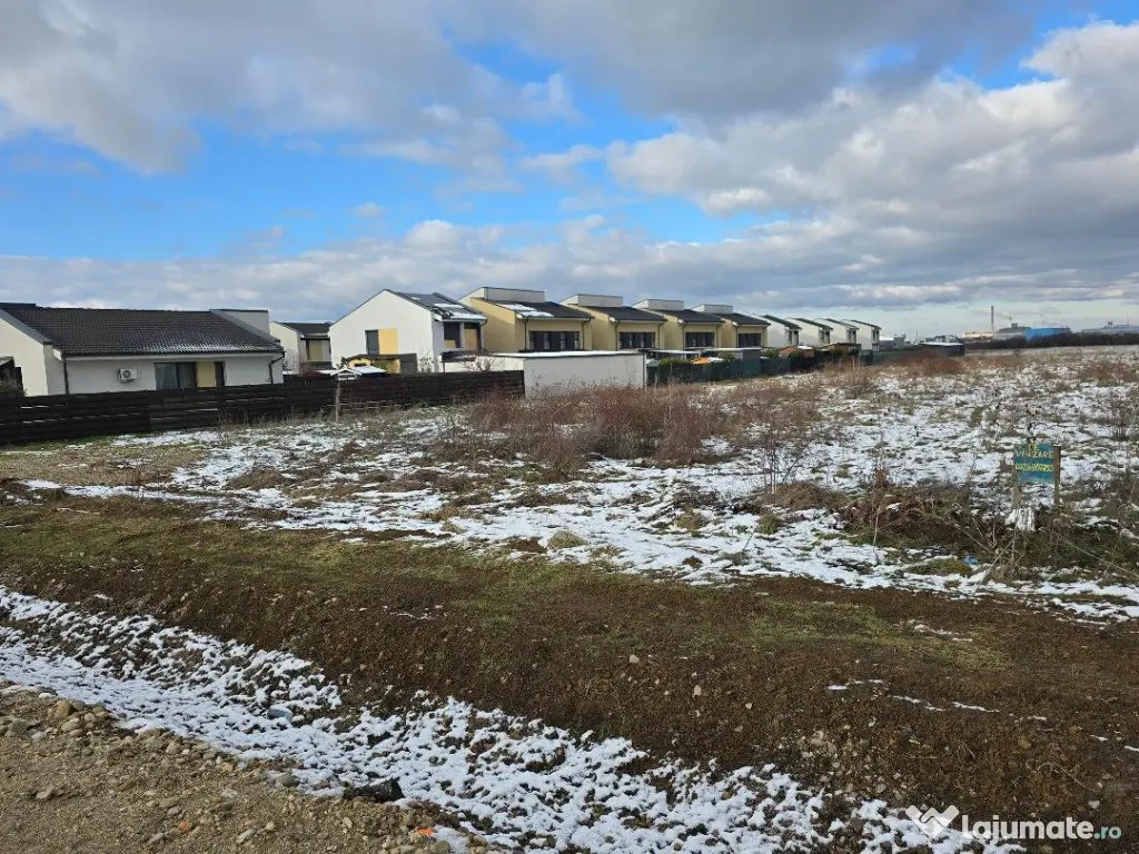 Teren intrav, langa Cart RIVIERA , 1 HA , utilitati , sosea