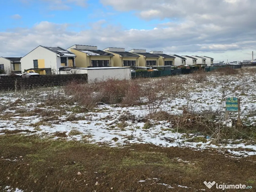 Teren intrav, langa Cart RIVIERA , 1 HA , utilitati , sosea