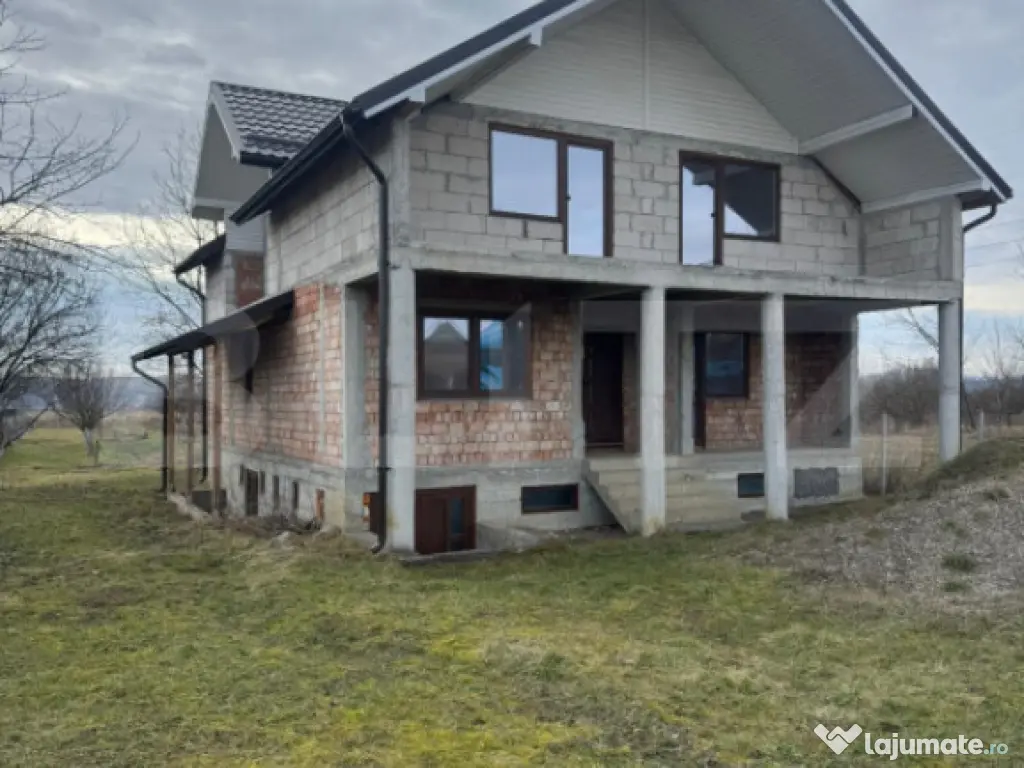 Casă la roșu Mănășturel ,teren generos,priveliște pano