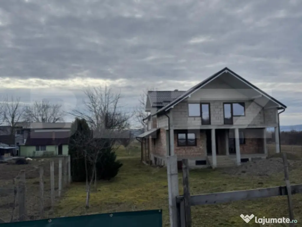 Casă la roșu Mănășturel ,teren generos,priveliște pano