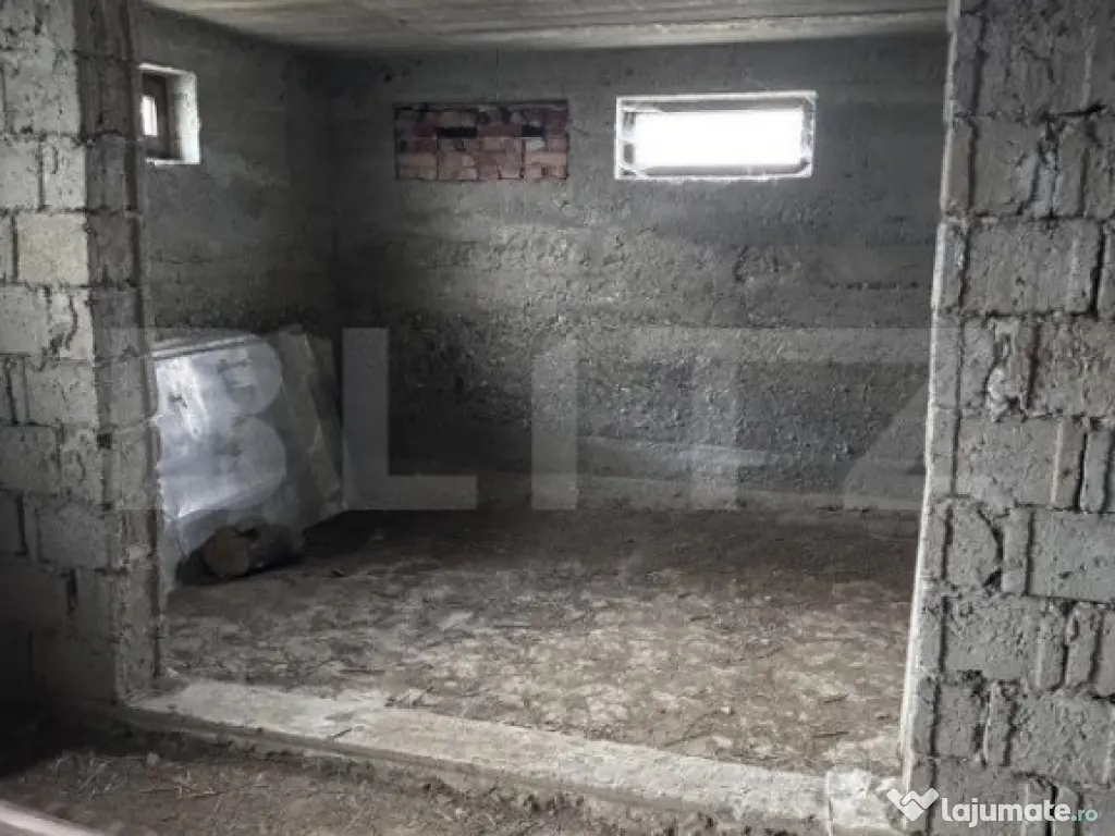 Casă la roșu Mănășturel ,teren generos,priveliște pano