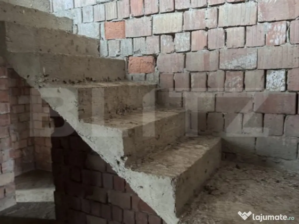 Casă la roșu Mănășturel ,teren generos,priveliște pano