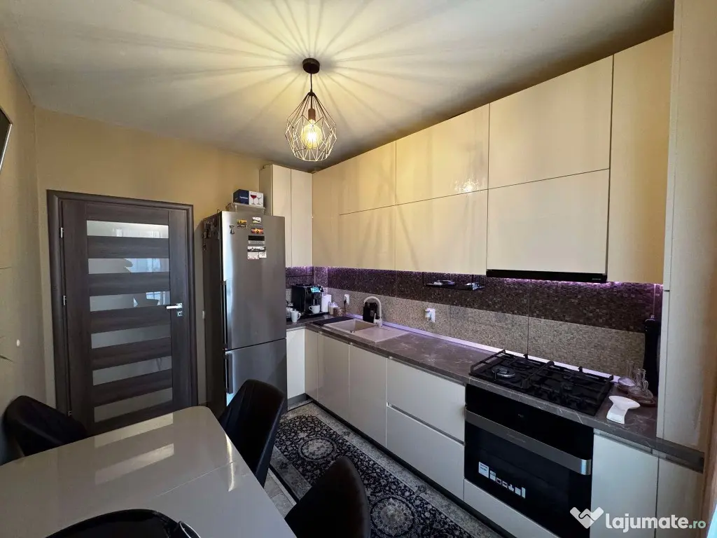 Apartament 3 camere Metalurgiei Cartierul Solar 