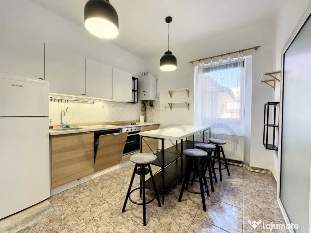 Apartament 1 camera, imobil tip casa, parcare, Dorobantilor 