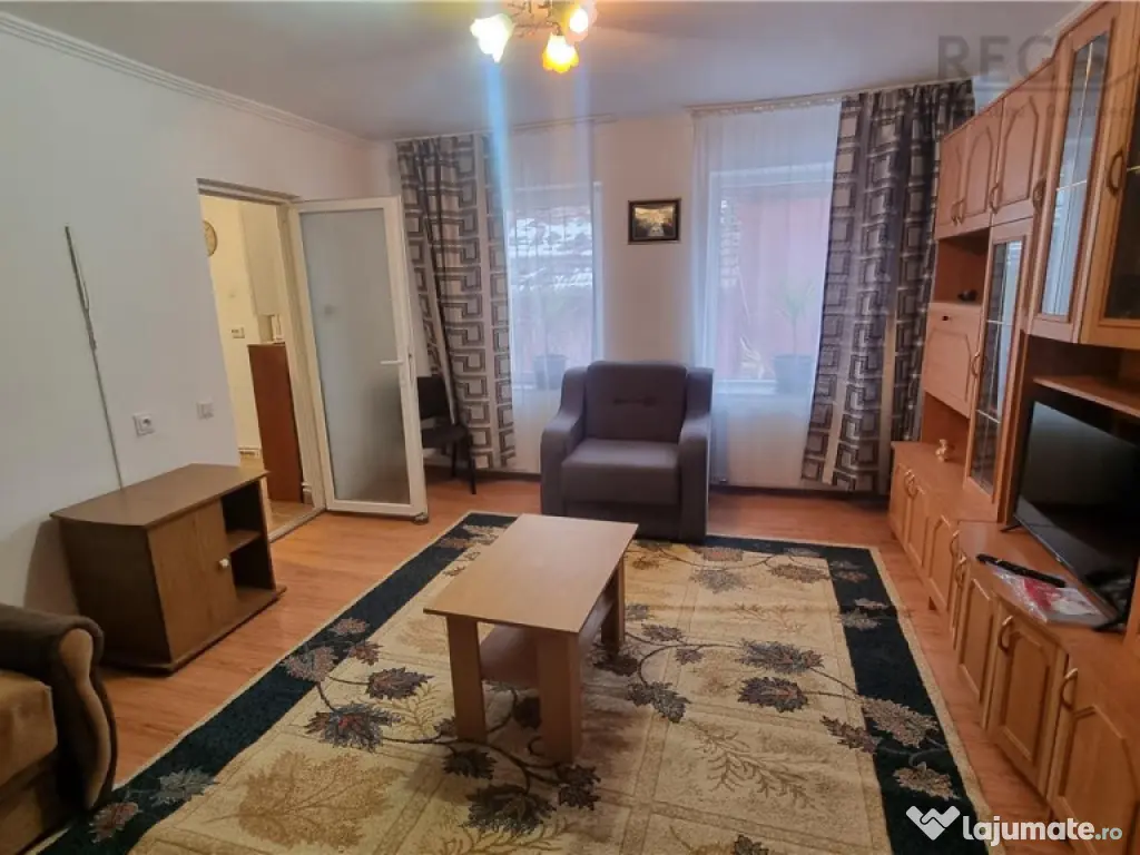 Studio la casa , zona strazii Lunga 