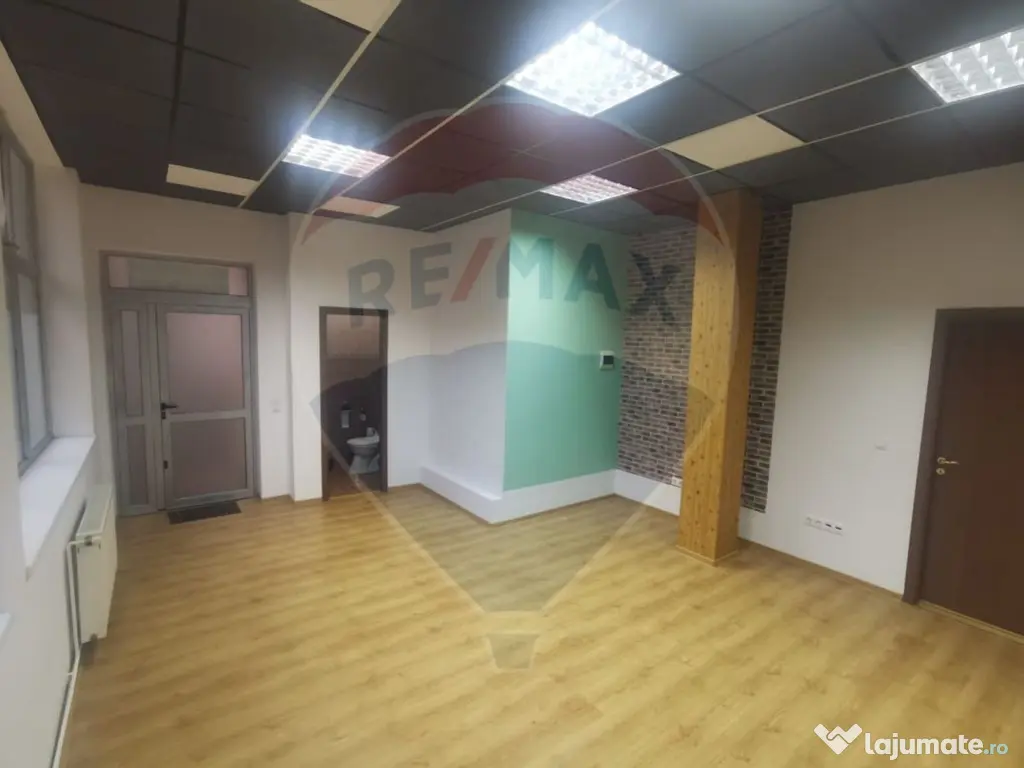 DE ÎNCHIRIAT – Spațiu comercial 34 mp, Piața Revolu?... 