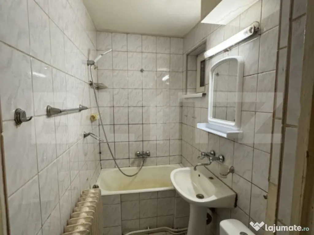 Apartament de vanzare, cu 3 camere, 43 mp, zona Dacia