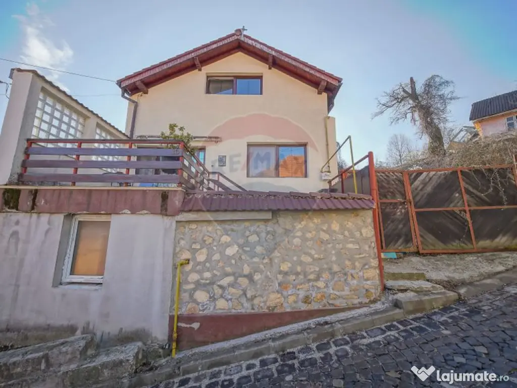 PODUL LUI GRID 13 | CASA 4 CAMERE CU DOUA BAI SI PRIVELIS...