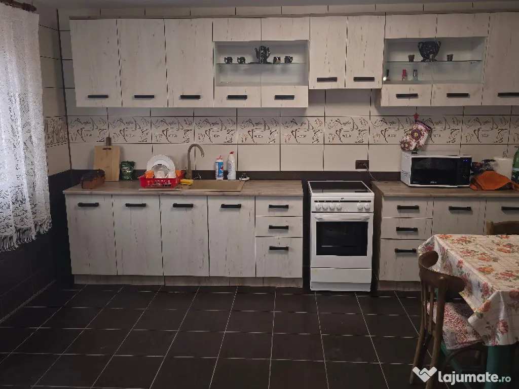 Vand casa in Deva, zona Garii (Peste Linia Ferata), P+E, din anul 2010 