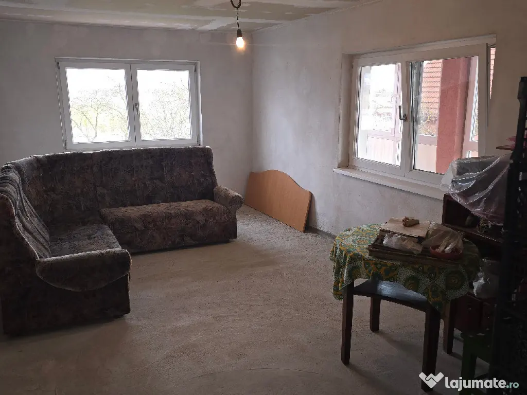 Vand casa in Deva, zona Garii (Peste Linia Ferata), P+E, din anul 2010 