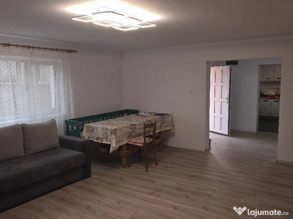 Vand casa in Deva, zona Garii (Peste Linia Ferata), P+E, din anul 2010 