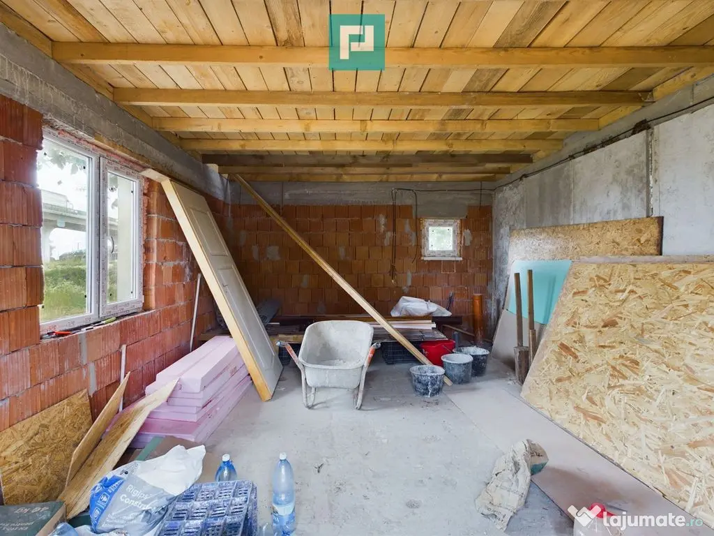 Casă cu 3 camere la roșu de vânzare zona 6Vânători