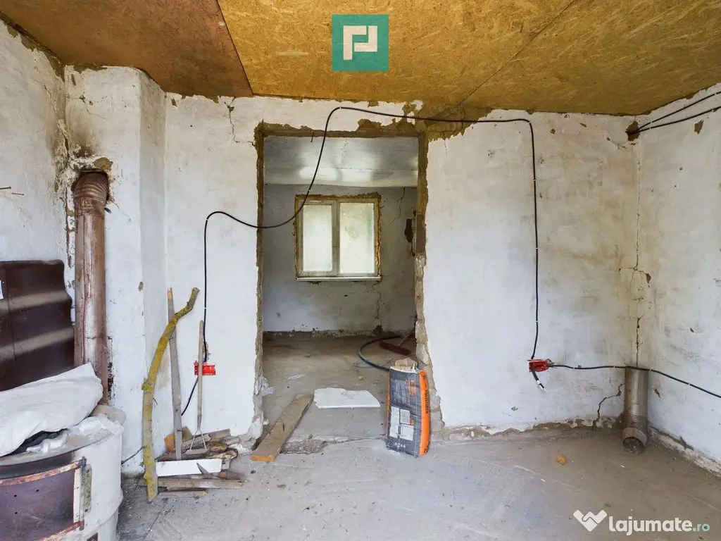 Casă cu 3 camere la roșu de vânzare zona 6Vânători