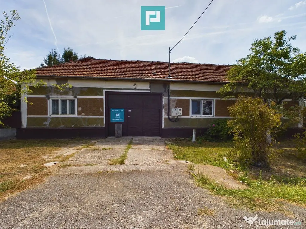 Casă cu 8 Camere în Sălăjeni