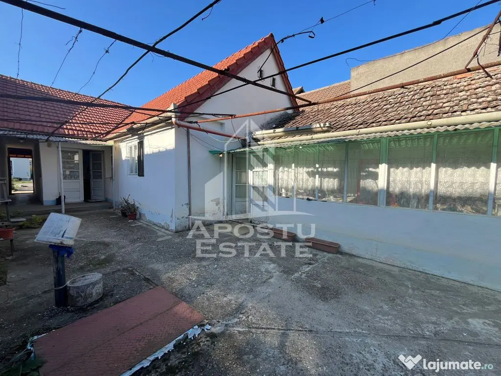 Casa individuala , cu garaj si teren de 856 mp in Ghisoda