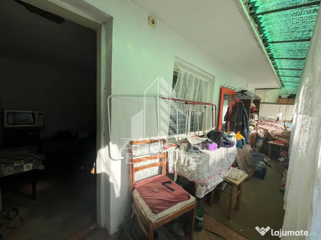 Casa individuala , cu garaj si teren de 856 mp in Ghisoda