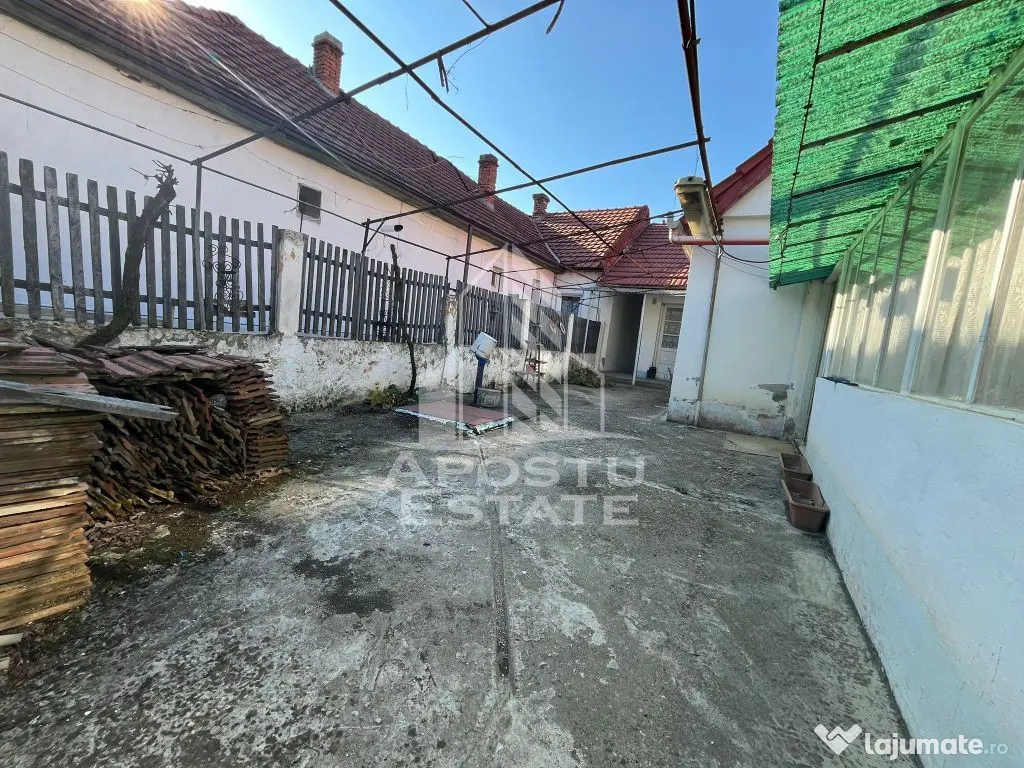 Casa individuala , cu garaj si teren de 856 mp in Ghisoda