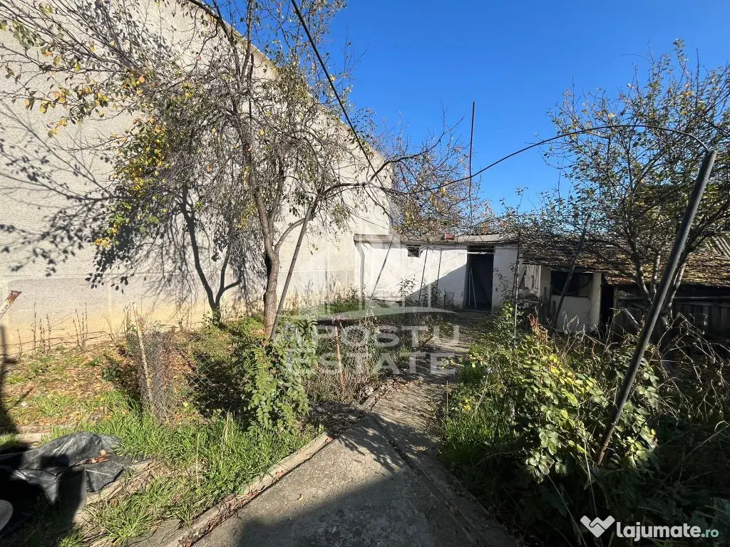 Casa individuala , cu garaj si teren de 856 mp in Ghisoda