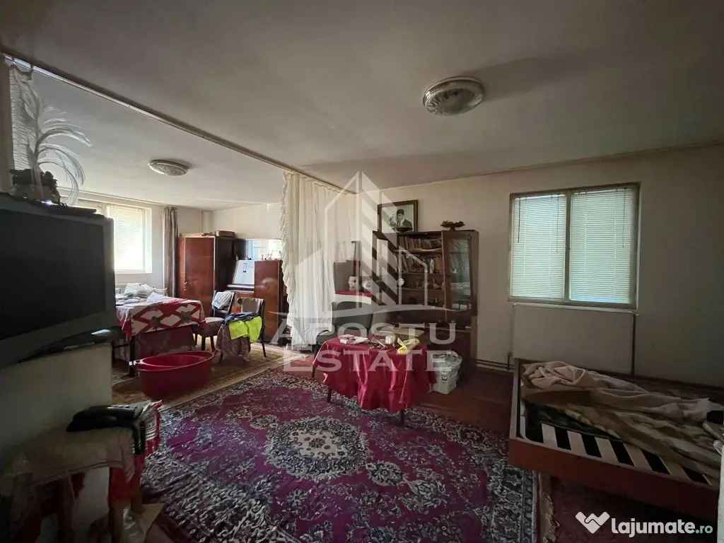 Casa individuala , cu garaj si teren de 856 mp in Ghisoda