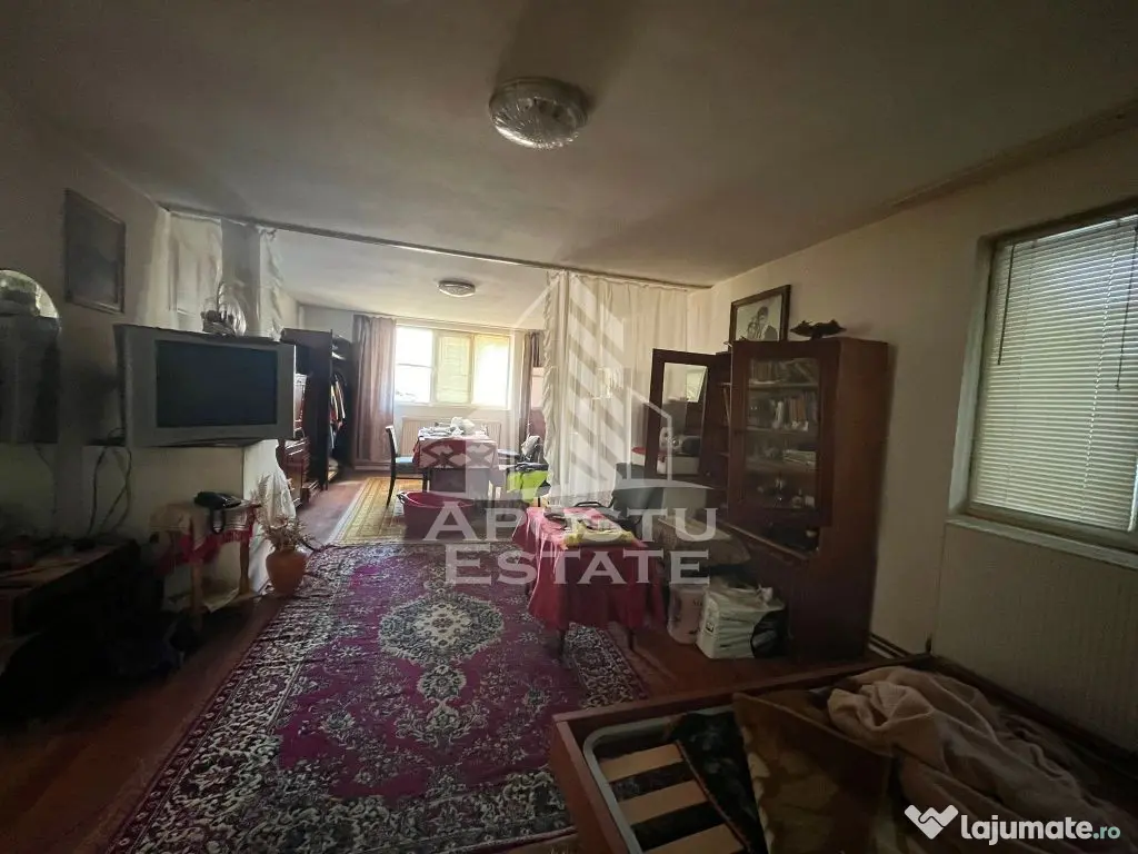 Casa individuala , cu garaj si teren de 856 mp in Ghisoda