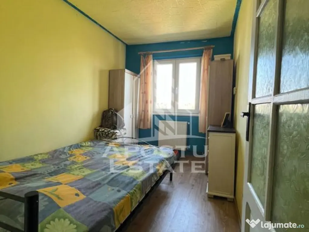 Apartament cu 4 camere, centrala proprie, zona Spitalul J...