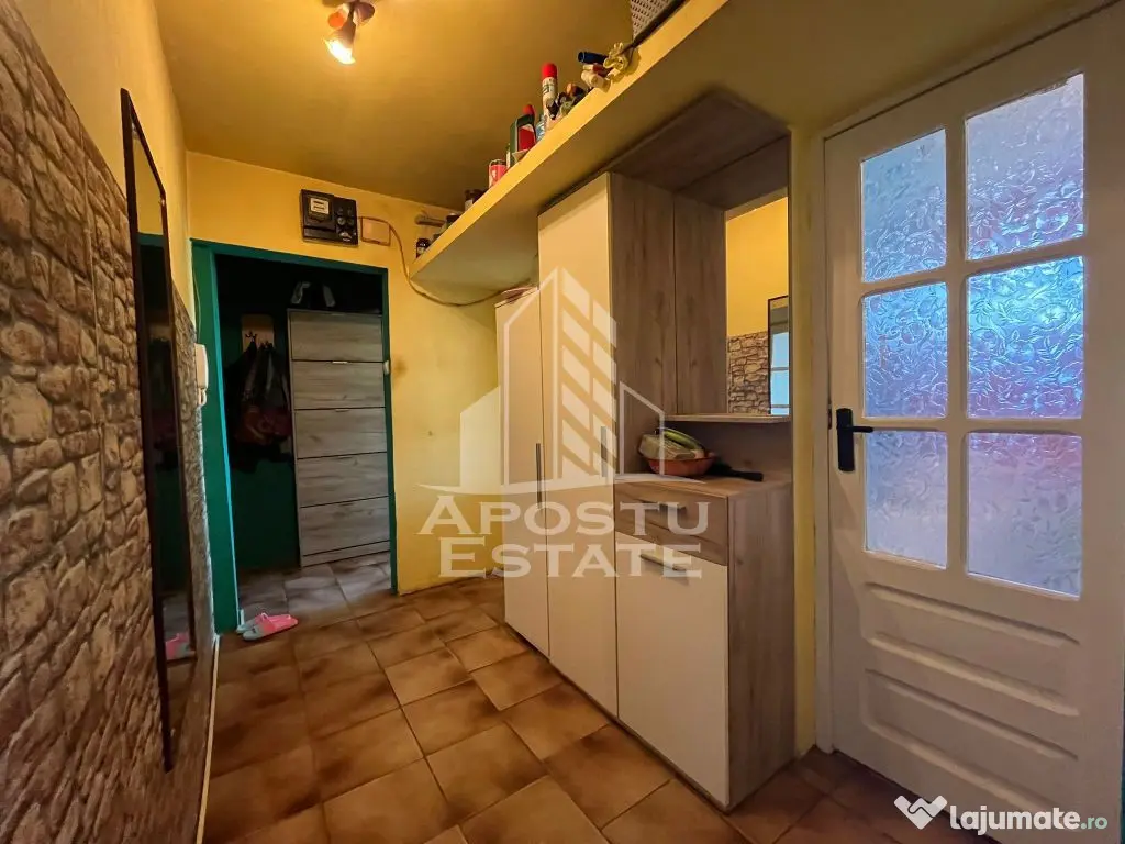 Apartament cu 4 camere, centrala proprie, zona Spitalul J...