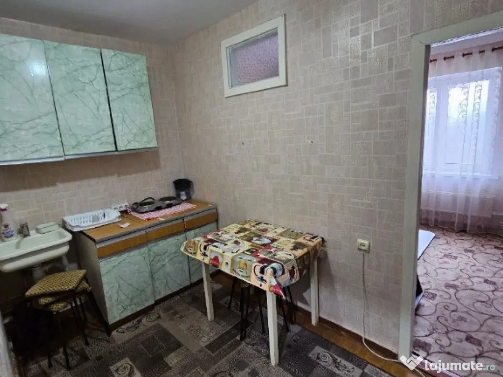 Se inchiriaza garsoniera, Aurel Vlaicu