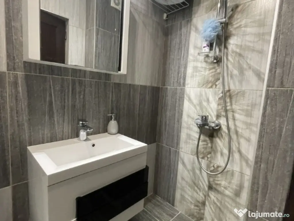 De vanzare 2 camere in zona Tractorul